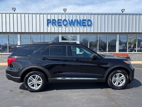 Used 2023 Ford Explorer XLT image 2