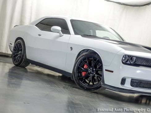 Used 2016 Dodge Challenger SRT Hellcat RWD image 4