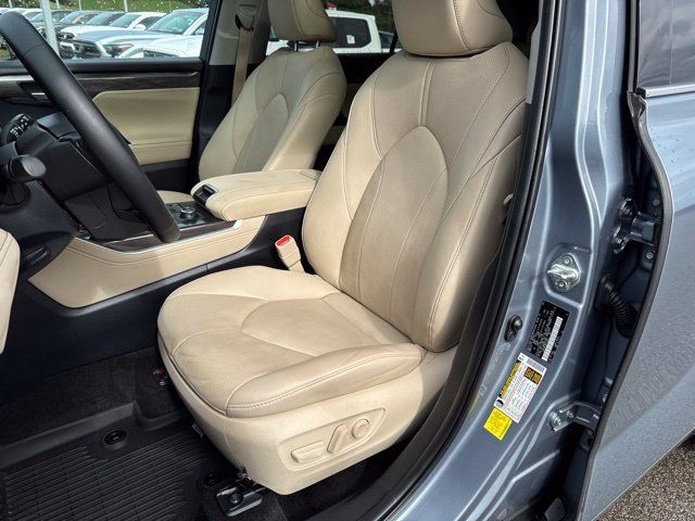 Used 2024 Toyota Highlander Limited AWD/4WD image 9