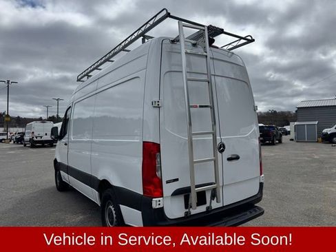 Used 2022 Mercedes-Benz Sprinter 1500 image 3