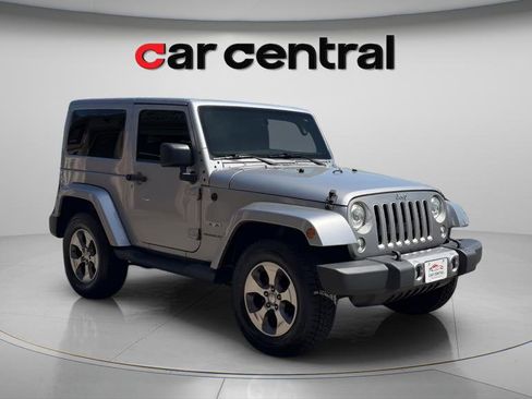 Used 2018 Jeep Wrangler Sahara w/ Connectivity Group AWD/4WD image 8
