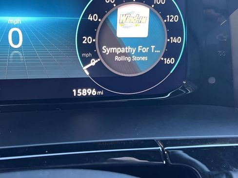 Used 2025 Volkswagen Atlas Cross Sport SE image 15