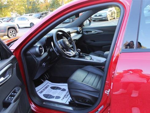 Used 2024 Alfa Romeo Tonale Veloce w/ Premium Interior Package AWD/4WD image 10