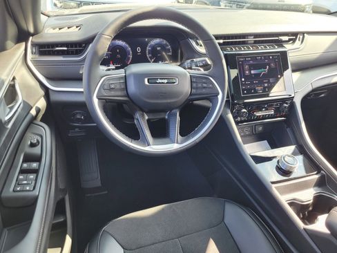 New 2025 Jeep Grand Cherokee L Altitude image 5