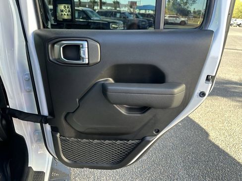 Used 2024 Jeep Wrangler Unlimited Rubicon image 20