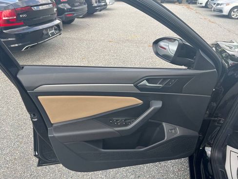 Used 2019 Volkswagen Jetta SE w/ Cold Weather Package FWD image 23