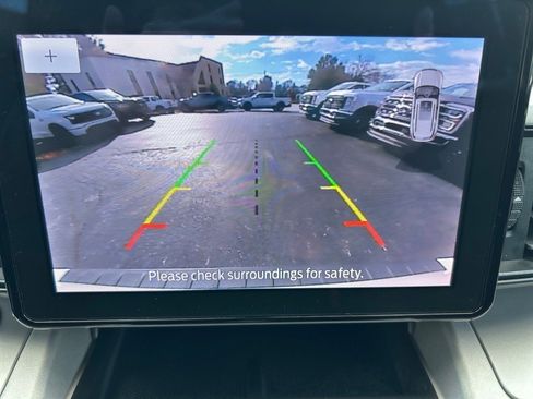 Used 2023 Ford Explorer XLT image 29