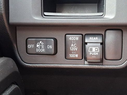 Used 2017 Toyota Tacoma TRD Sport w/ Tow Package (A/T) AWD/4WD image 22