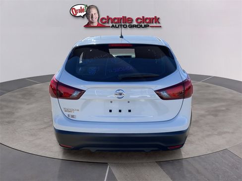 Used 2018 Nissan Rogue Sport S image 5