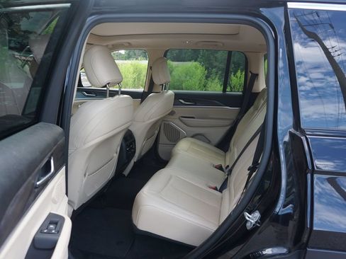 Used 2022 Jeep Grand Cherokee Limited AWD/4WD image 14