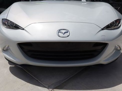 Used 2019 MAZDA MX-5 Miata Sport RWD image 12