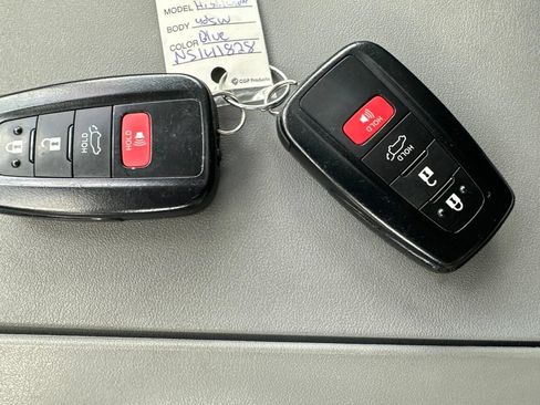 Used 2022 Toyota Highlander XLE FWD image 20