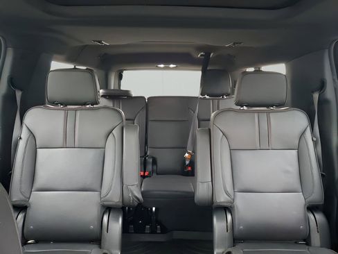 Used 2022 Chevrolet Suburban RST w/ Sport Performance Package image 43