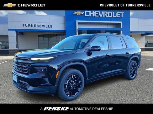 Used 2026 Chevrolet Traverse LT w/ Midnight/Sport Edition FWD image 1