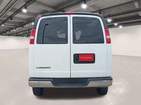 Used 2021 Chevrolet Express 2500 w/ Driver Convenience Package RWD image 15