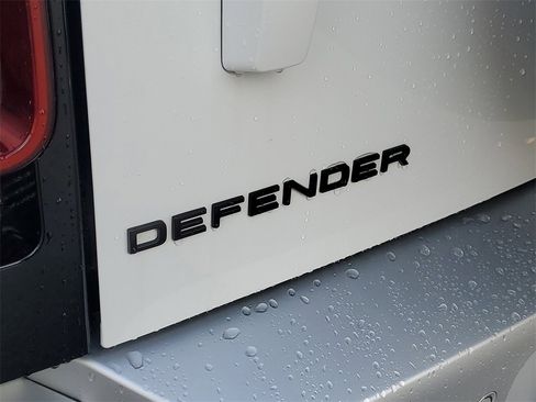 Used 2023 Land Rover Defender 110 S image 6