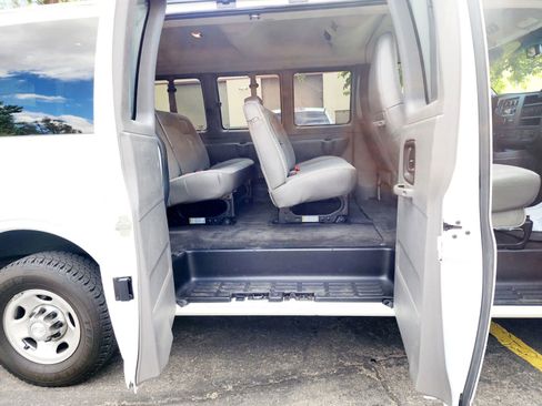 Used 2018 Chevrolet Express 2500 LT w/ LT Preferred Equipment Group image 31