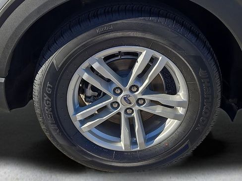 Used 2021 Ford Explorer XLT w/ Equipment Group 202A image 8