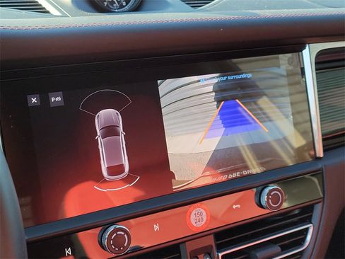 Certified 2025 Porsche Macan image 31