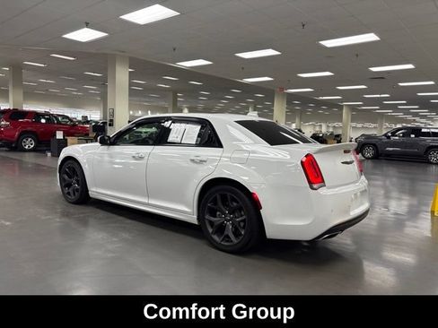 Used 2023 Chrysler 300 S w/ Comfort Group RWD image 5
