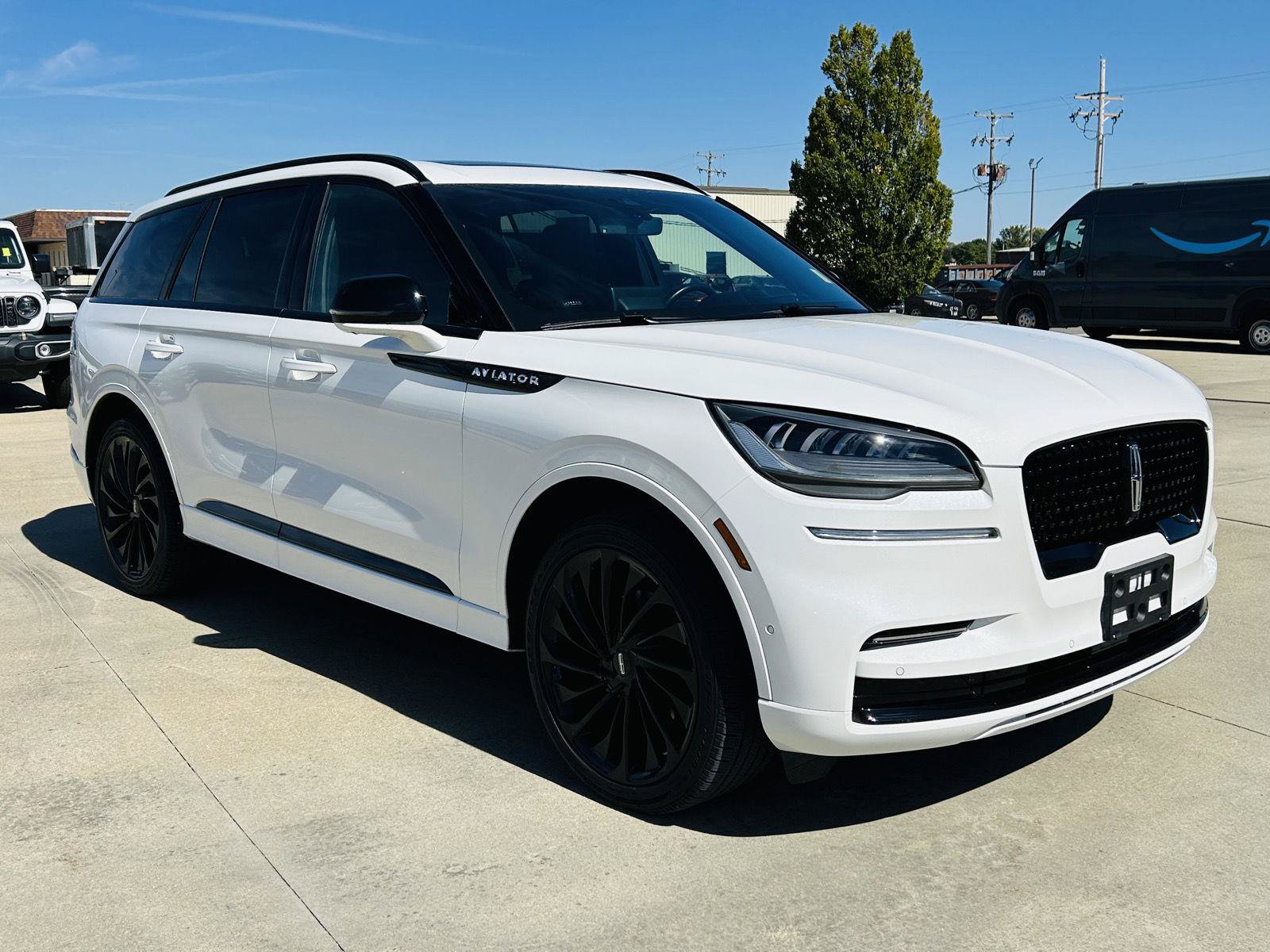 Used 2023 Lincoln Aviator Reserve w/ Equipment Group 201A AWD/4WD image 2