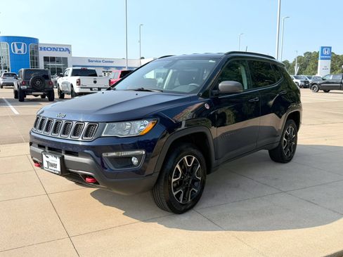 Used 2019 Jeep Compass Trailhawk w/ Safety & Security Group AWD/4WD image 3