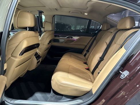 Used 2020 BMW 750i xDrive w/ Executive Package AWD/4WD image 45