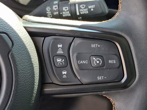 Used 2024 Jeep Wrangler Unlimited w/ Convenience Group AWD/4WD image 19