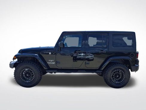 Used 2018 Jeep Wrangler Unlimited Sahara w/ Connectivity Group AWD/4WD image 5