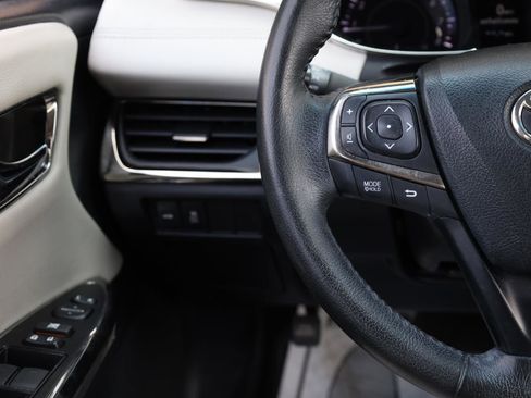 Used 2013 Toyota Avalon XLE FWD image 32