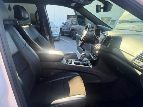 Used 2019 Jeep Grand Cherokee Altitude AWD/4WD image 32