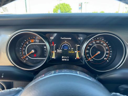 Used 2022 Jeep Wrangler Unlimited Sahara image 14