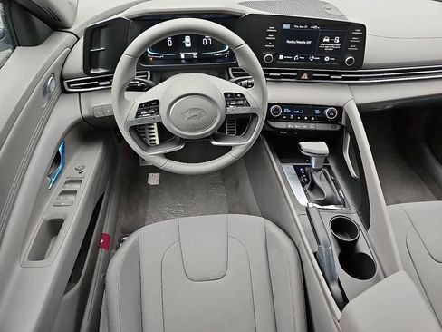 Used 2025 Hyundai Elantra Sport FWD image 8