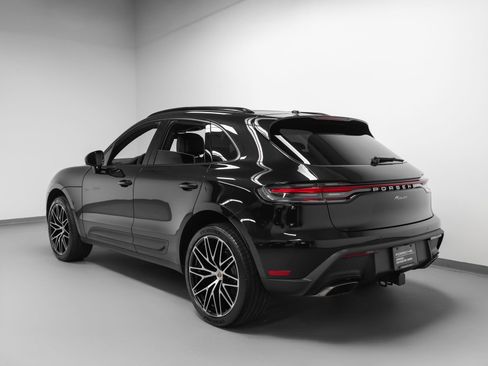 Certified 2024 Porsche Macan AWD/4WD image 3