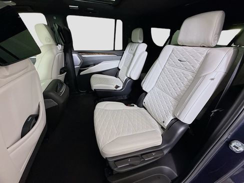 Used 2025 Cadillac Escalade ESV Sport Platinum AWD/4WD image 26