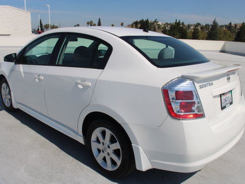 Used 2010 Nissan Sentra 2.0 SR w/ Convenience Pkg FWD image 5