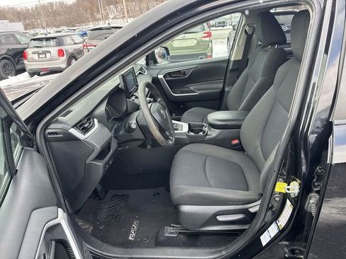 Used 2021 Toyota RAV4 LE image 18
