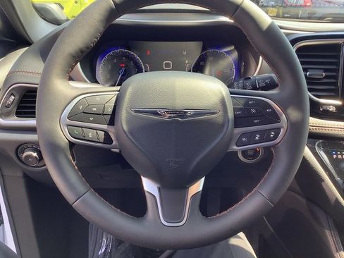 Used 2024 Chrysler Pacifica Pinnacle image 11