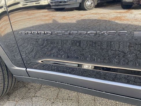 New 2025 Jeep Grand Cherokee Altitude image 14