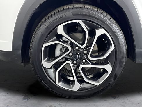 Used 2025 Chevrolet Trax RS w/ Driver Confidence Package FWD image 19