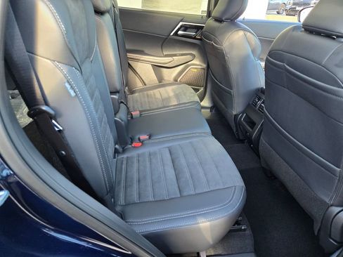 New 2025 Mitsubishi Outlander SE image 7
