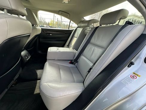 Used 2013 Lexus ES 350 w/ Luxury Pkg FWD image 16