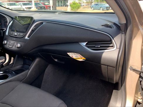 Used 2025 Chevrolet Malibu LS image 19