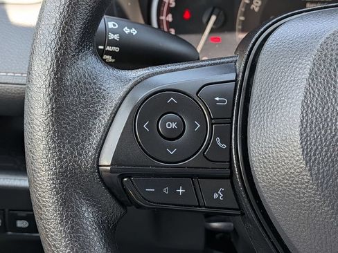 Used 2025 Toyota RAV4 XLE AWD/4WD image 21