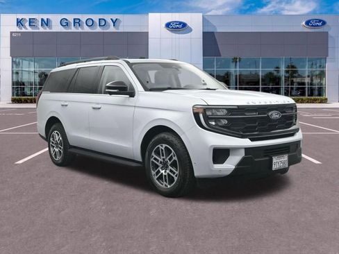 Used 2025 Ford Expedition Active AWD/4WD image 1