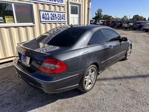 Used 2009 Mercedes-Benz CLK 550 Coupe image 8