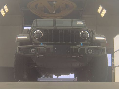 Used 2024 Jeep Wrangler High Altitude image 23