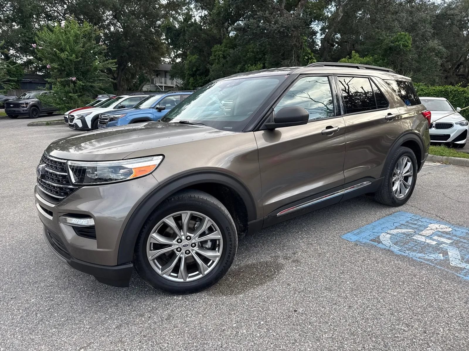 Used 2021 Ford Explorer XLT w/ Equipment Group 202A RWD image 3