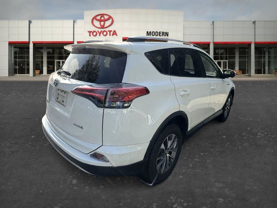 Used 2018 Toyota RAV4 LE AWD/4WD image 12