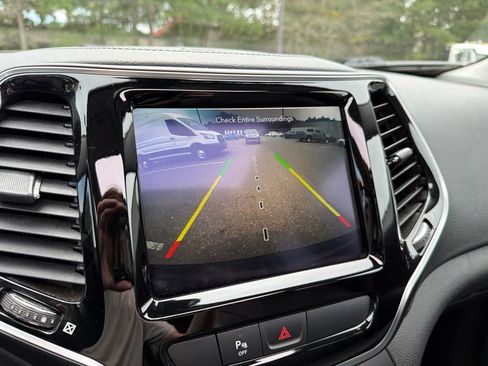 Used 2019 Jeep Cherokee Limited w/ Trailer Tow Group AWD/4WD image 12